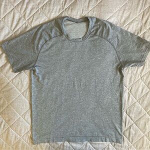 Lululemon Short Sleeve Athletic Gym Shirt Mens Large Gray Live In Practice
